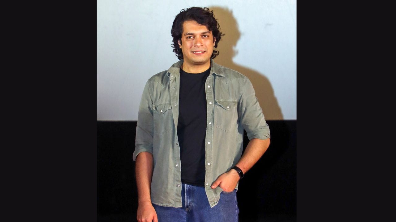 બોલિવૂડમાં અભિનય શરૂ કરતા પહેલા જુનૈદ થિયેટરમાં કામ કરતો હતો. આમિર ખાનના પહેલા લગ્ન 16 વર્ષ સુધી ચાલ્યા હતા. જ્યારે બીજા લગ્ન 15 વર્ષ સુધી ચાલ્યા હતા.