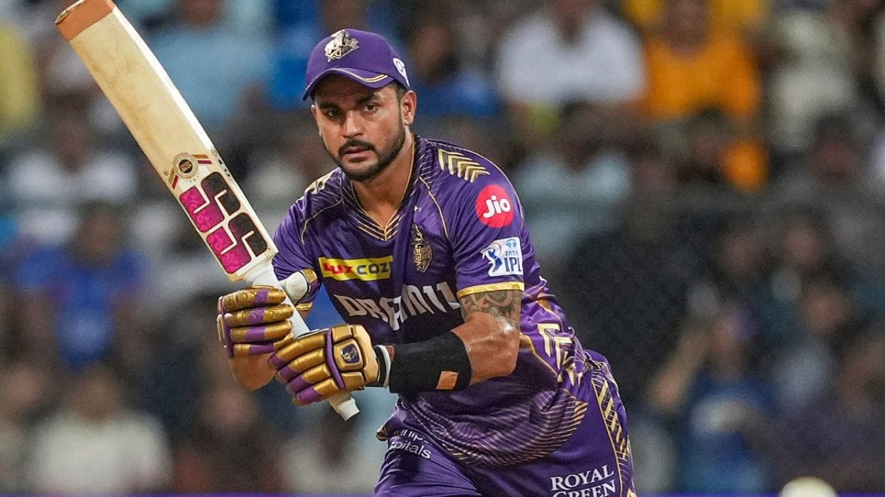 મનીષ પાંડે: ધોની, કોહલી અને રોહિત શર્મા સાથે દરેક IPL સિઝન રમી ચૂકેલા મનીષ પાંડે આ છેલ્લી સિઝન હોવાનું નિશ્ચિત લાગે છે. તે 2014 અને 2024માં ટાઇટલ જીતનાર KKRનો ભાગ રહ્યો છે પરંતુ તેણે છેલ્લા બે સિઝનથી KKRમાં પોતાનો મોટાભાગનો સમય ડગઆઉટમાં વિતાવ્યો છે. 36 વર્ષીય અનુભવી ખેલાડીએ તે બે સિઝનમાં ફક્ત ચાર મેચ રમી હતી. પરિણામે, નવા ખેલાડીઓના આગમન સાથે આ તેની છેલ્લી સિઝન હોવાની શક્યતા છે. (PC:PTI/X)