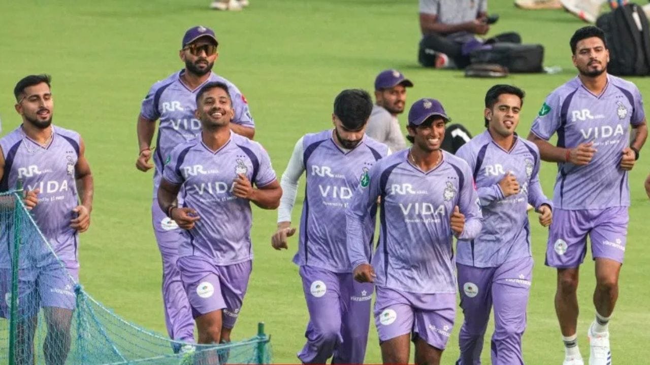 ખેલાડીઓને ઈજા થવાનો અને IPL 2026 સિઝનમાંથી બહાર થવાનો કમનસીબ ટ્રેન્ડ સતત ચાલુ છે. ખાસ કરીને ઘણા ફાસ્ટ બોલરો ઈજાઓનો ભોગ બન્યા છે. ભૂતપૂર્વ ચેમ્પિયન કોલકાતા નાઈટ રાઈડર્સ આ સંદર્ભમાં સૌથી વધુ પરેશાન દેખાય છે, કારણ કે તેમના ઘણા ફાસ્ટ બોલરને ટુર્નામેન્ટમાંથી બહાર થઈ ગયા છે. 