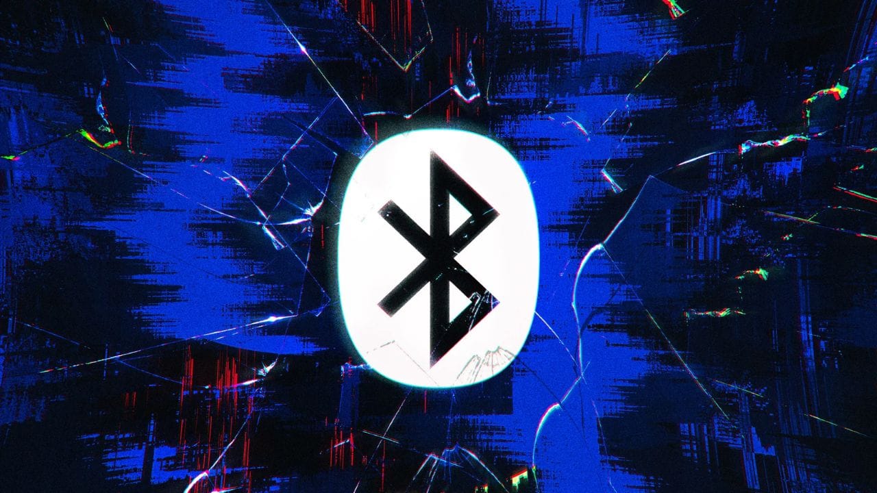 બ્લૂટૂથ ડિવાઇસ પણ DoS હુમલો પણ થઈ શકે છે. આ હુમલામાં, હેકર ઘણી બધી જોડાવા માટે રિક્વેસ્ટ અથવા ખરાબ ડેટા મોકલીને ડિવાઇસને ઓવરલોડ કરે છે. આનાથી ડિવાઇસ યોગ્ય રીતે કામ કરવાનું બંધ કરી શકે છે અથવા સિસ્ટમ ક્રેશ પણ થઈ શકે છે. (ફોટો: google)