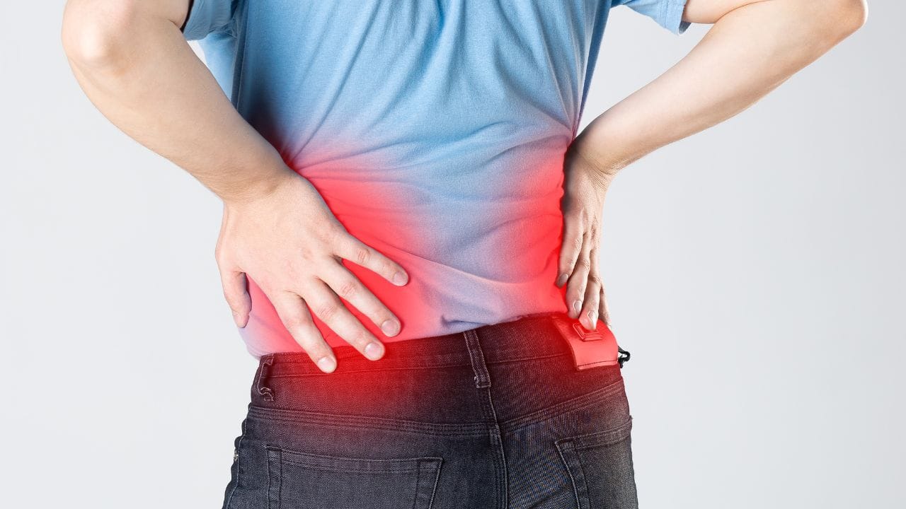 ઉપરાંત, વધુ મીઠું, પ્રોટીન અને ઓક્સાલેટથી ભરપૂર ખોરાકનો વધુ ઉપયોગ પણ પથરી બનવાનું જોખમ વધારતો હોય છે. પેશાબના માર્ગમાં ચેપ, કેલ્શિયમનું અસંતુલન, પથરીનો કૌટુંબિક ઇતિહાસ અને બેઠાડુ જીવનશૈલી જેવી બાબતો પણ પથરી બનવામાં ફાળો આપે છે.