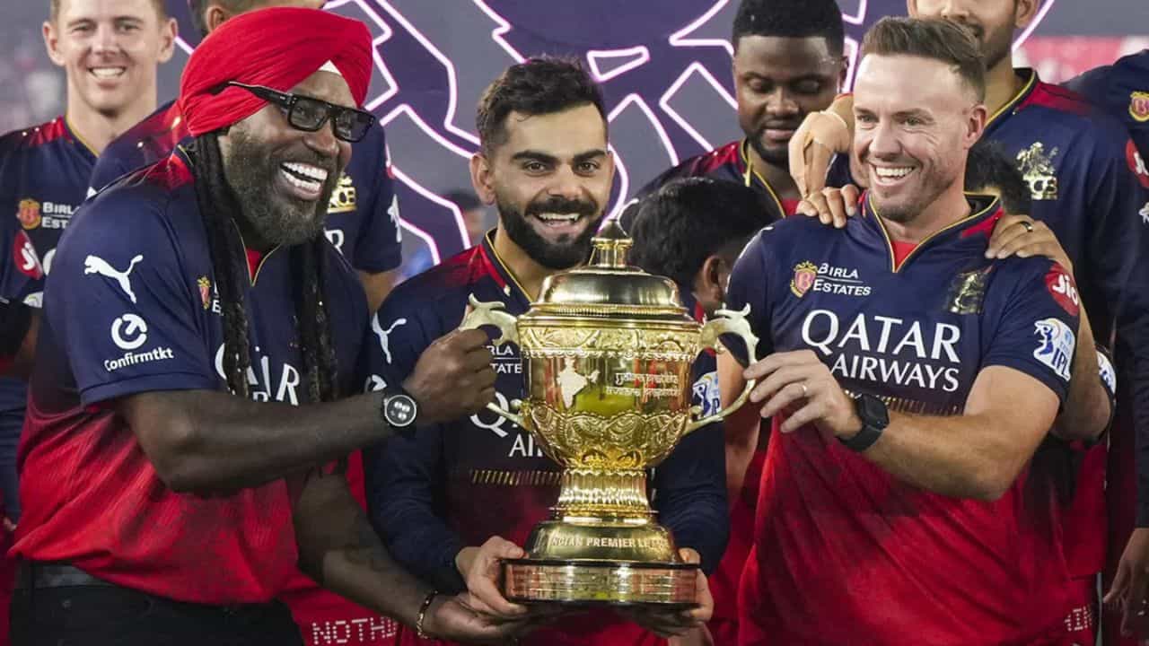 Breaking News: IPL 2026 પહેલા વિરાટ કોહલીએ પસંદ કરી ઓલ ટાઈમ RCB પ્લેઈંગ 11, જાણો કોને-કોને મળ્યું ટીમમાં સ્થાન?