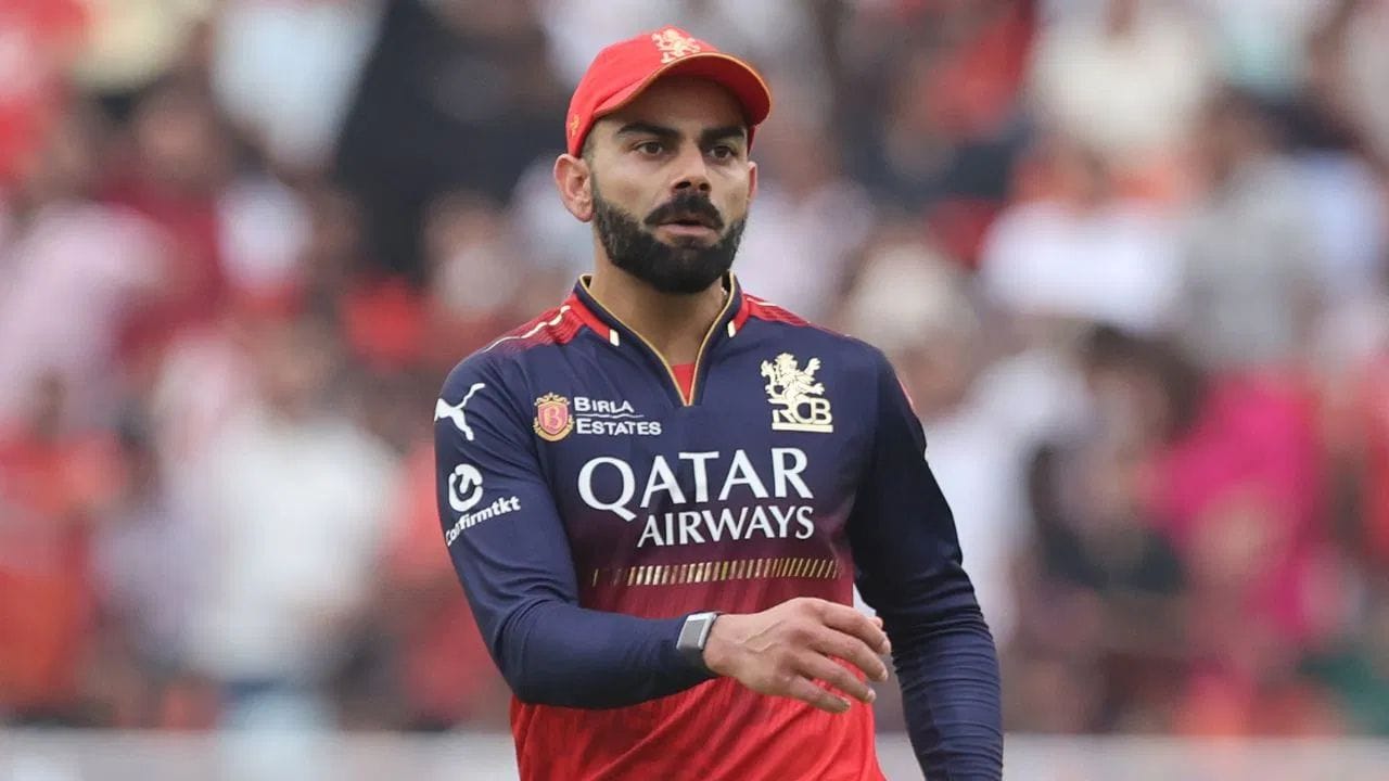 વિરાટ કોહલી બીજા ક્રમે છે, તેણે બુમરાહ સામે 101 બોલમાં 150 રન ફટકાર્યા છે, જેમાં છ છગ્ગાનો સમાવેશ થાય છે. તે IPLમાં બુમરાહ સામે સૌથી વધુ રન બનાવનાર ખેલાડી પણ છે.