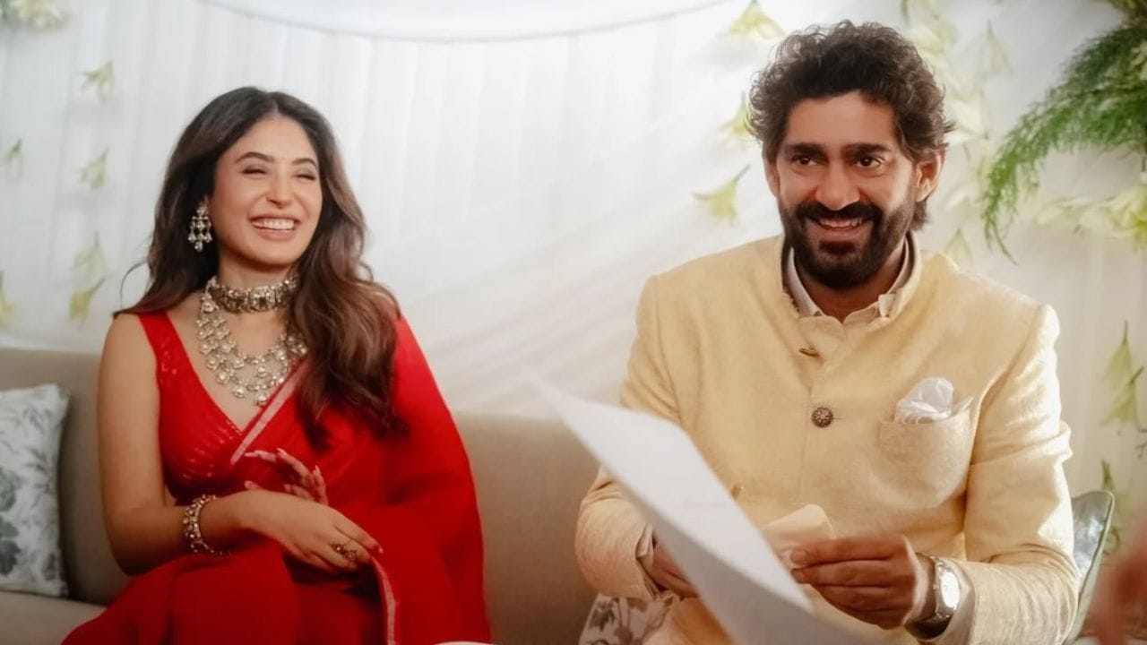 અભિનેત્રીએ પાછળથી ફેશન કોમ્યુનિકેશનનો અભ્યાસ કરવા માટે નવી દિલ્હીમાં નેશનલ ઇન્સ્ટિટ્યૂટ ઓફ ફેશન ટેકનોલોજી (NIFT) માં પ્રવેશ મેળવ્યો. NIFTમાં તેની કોલેજની બહાર એક કાસ્ટિંગ ડિરેક્ટર સંપર્કમાં આવી. આનાથી તેને પ્રથમ ટેલિવિઝન ભૂમિકા મળી, જે આખરે તેને મુંબઈ લાવી, જ્યાં તે તેની અભિનય કારકિર્દીની શરૂઆત કરી.