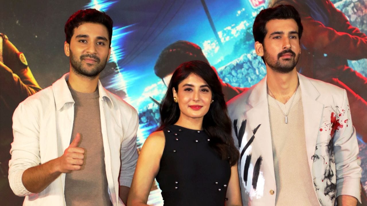 પરિવારના સ્થળાંતરને કારણે તેણીએ વિવિધ શાળાઓમાં અભ્યાસ કર્યો અને નવી દિલ્હીમાં વસંત કુંજ સ્થિત દિલ્હી પબ્લિક સ્કૂલમાં પોતાનું શિક્ષણ પૂર્ણ કર્યું.