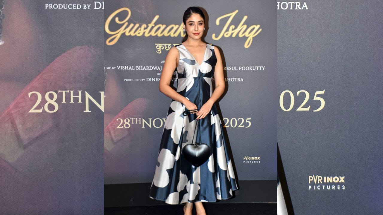 કૃતિકા કામરાનો જન્મ ઉત્તર પ્રદેશના બરેલીમાં એક પંજાબી હિન્દુ પરિવારમાં થયો હતો,તેના પિતા ડોક્ટર હતા અને માતા મધ્ય પ્રદેશના અશોકનગર નજીક સુખપુરમાં શાળાના આચાર્ય હતા.