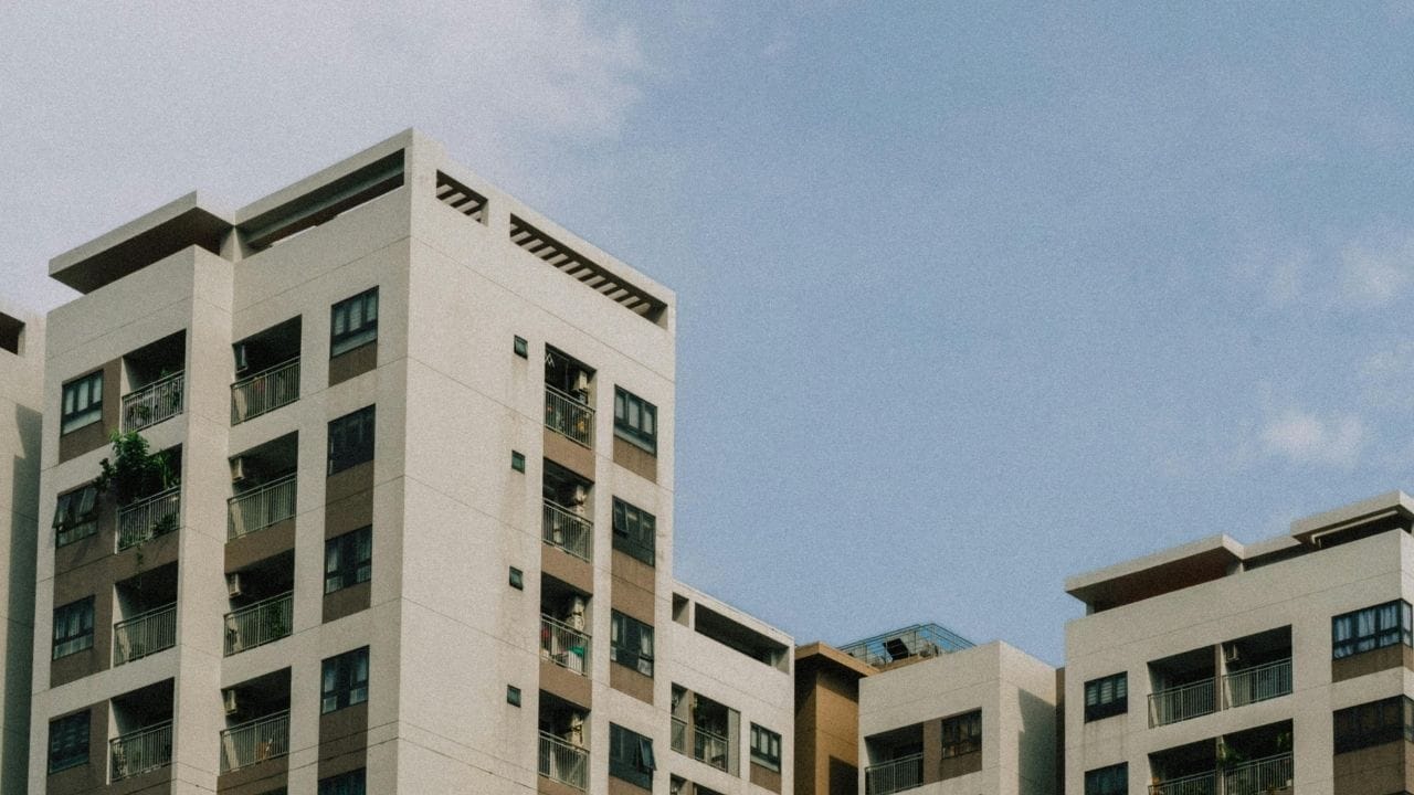 મકાનમાલિકો ભૂતપૂર્વ ભાડૂઆતો પાસેથી સમારકામ ખર્ચ માંગી શકે છે. આ ફક્ત ત્યારે જ લાગુ પડે છે જ્યારે નુકસાન સામાન્ય કરતાં વધી જાય અને ભાડૂઆત દ્વારા થયું હોવાનું સાબિત થાય.