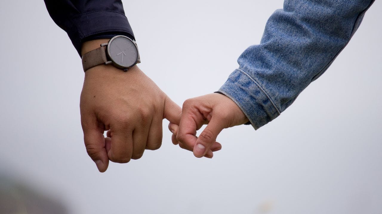 લગ્ન કરવાનો ઇનકાર કરવો એ ગુનો નથી, પરંતુ લગ્નના ખોટા વચન પર કોઈની સાથે શારીરિક સંબંધ બાંધ્યા પછી લગ્ન કરવાનો ઇનકાર કરવાથી કલમ 69 (અગાઉ IPC 376/377/417) હેઠળ કેસ થઈ શકે છે. 