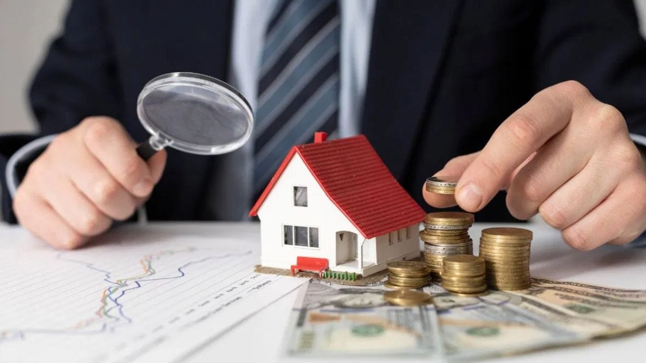 કાનુની કાર્યવાહીમાં ફસાવ: બેંક કાયદાની અદાલતમાં તમારા વિરુદ્ધ ઔપચારિક દાવો દાખલ કરવાનો અધિકાર પણ જાળવી રાખે છે. કારણ કે તમે ગેરંટી દસ્તાવેજો પર હસ્તાક્ષર કર્યા છે, તેથી તમે કાયદેસર રીતે બંધાયેલા છો. તમે એવી દલીલ કરી શકતા નથી કે બીજી વ્યક્તિએ પૈસા ખર્ચ્યા હોવાથી, તમારે તેને ચૂકવવા જોઈએ નહીં. (ફોટો ક્રેડિટ- સોશિયલ મીડિયા) 