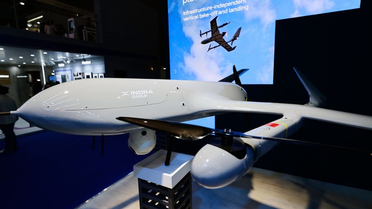 ભારત પાસે લાંબા અંતર સુધી હુમલો કરવામાં સક્ષમ કામિકાઝ ડ્રોનનો મોટો કાફલો છે. ઇઝરાયેલ પાસેથી ખરીદેલા નવા 'હેરોન માર્ક-2' ડ્રોન એક જ ઉડાનમાં ચીન અને પાકિસ્તાન બંનેની સરહદો પર દેખરેખ રાખી શકે છે. આ ડ્રોન સતત 36 કલાક સુધી કામ કરી શકે છે અને દુશ્મનના ઠેકાણાઓની સચોટ માહિતી આપી શકે છે.