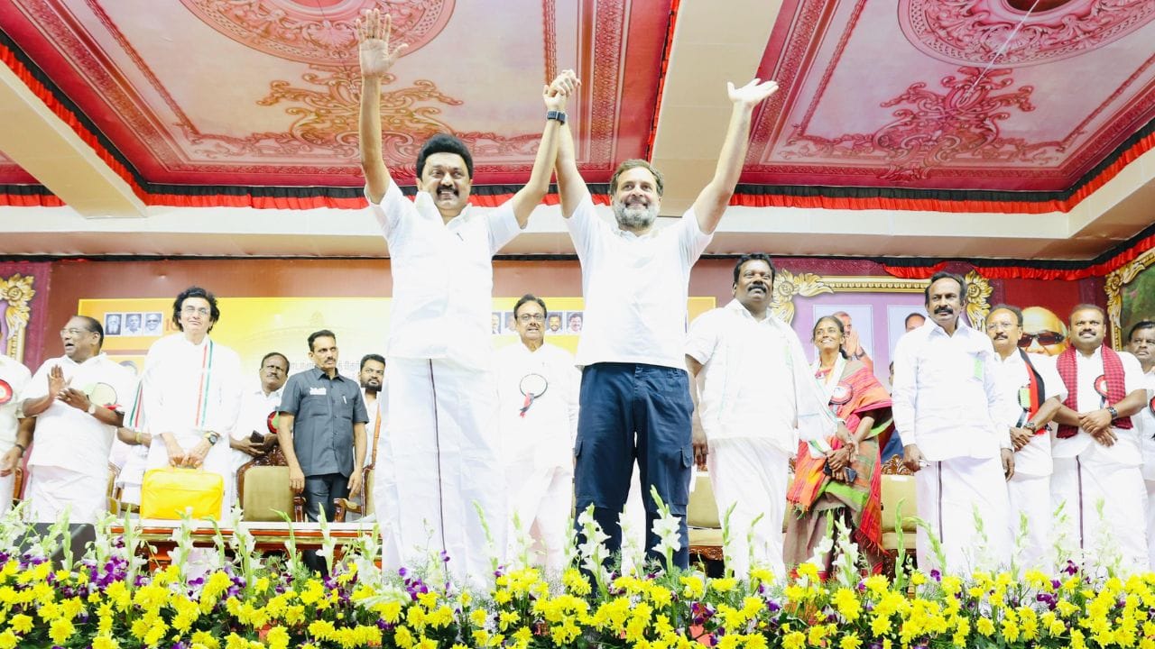 એમ. કે. સ્ટાલિનનું નામ સોવિયેત નેતા જોસેફ સ્ટાલિનના નામ પરથી રાખવામાં આવ્યું હતું.સ્ટાલિનનું શિક્ષણ મદ્રાસ ક્રિશ્ચિયન કોલેજ હાયર સેકન્ડરી સ્કૂલમાં થયું હતું.તેમણે વિવેકાનંદ કોલેજમાં પ્રી-યુનિવર્સિટી કોર્સ પૂર્ણ કર્યો અને 1973માં પ્રેસિડેન્સી કોલેજમાંથી ઇતિહાસમાં ડિગ્રી મેળવી હતી.