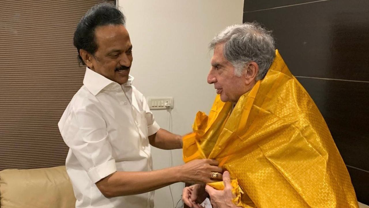 2009માં અન્ના યુનિવર્સિટીએ સ્ટાલિનને માનદ ડોક્ટરેટની પદવી એનાયત કરી હતી. 2025માં ધ ઇન્ડિયન એક્સપ્રેસે તેમને ભારતના 23મા સૌથી શક્તિશાળી વ્યક્તિત્વ તરીકે નામ આપ્યું હતું.