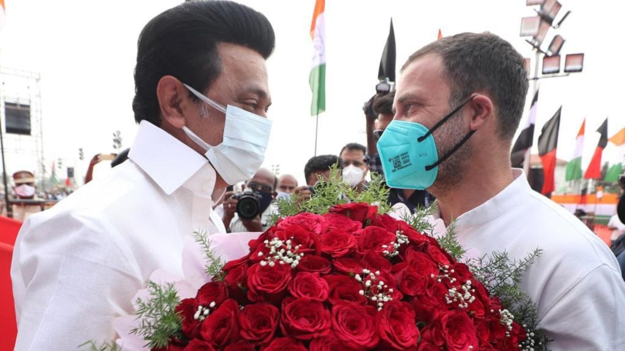 1976માં કટોકટી દરમિયાન તેમને જેલમાં ધકેલી દેવામાં આવ્યા. 1982માં તેઓ પાર્ટીના યુવા પાંખના સચિવ બન્યા, આ પદ તેમણે ચાર દાયકાથી વધુ સમય સુધી સંભાળ્યું. તેમણે 1996 થી 2002 સુધી ચેન્નાઈના 45મા મેયર તરીકે સેવા આપી હતી. 