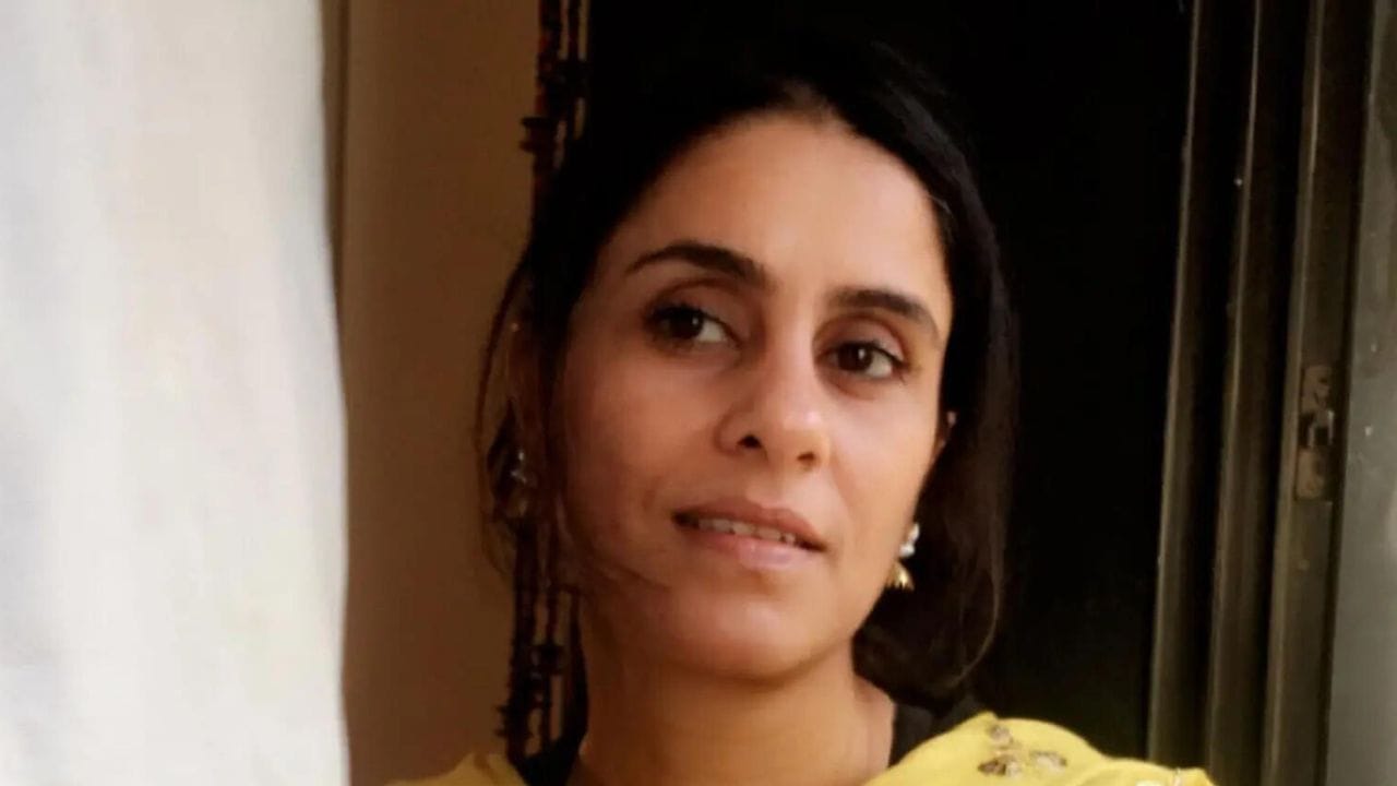 આ ફિલ્મમાં મધુરજીત સરઘી જસકીરત સિંહ રંગીની માતા પ્રભનીત કૌરની ભૂમિકા ભજવી રહ્યા છે. તે ટેલિવિઝન અને ફિલ્મોની જાણીતી અભિનેત્રી છે. ઉપરાંત બહુ ઓછા લોકો જાણે છે કે તેઓ બોર્ડર 2 તેમજ કેસરીના દિગ્દર્શક અનુરાગ કશ્યપની પત્ની છે. (ફોટો google)