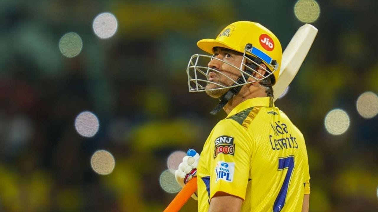 ધોની છેલ્લા બે સીઝનમાં ફિટનેસ સમસ્યાઓનો પણ સામનો કરી રહ્યા છે. આ સમયગાળા દરમિયાન, તે ઘૂંટણની ઈજા સામે લડી રહ્યા છે અને વારંવાર તેના ઘૂંટણને પાટો કે આઈસપેક લગાવતા જોવા મળ્યા હતા