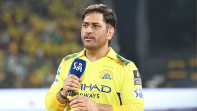 2026ની આઈપીએલ સીઝન શરૂ થવાના દિવસે જ ચાહકોને ખરાબ સમાચાર મળ્યા. ચેન્નાઈ સુપર કિંગ્સના ભૂતપૂર્વ કેપ્ટન એમએસ ધોની ટુર્નામેન્ટની શરૂઆતની મેચોમાંથી બહાર થઈ ગયા છે. અહેવાલો અનુસાર, ઈજાને કારણે ધોની આઈપીએલ 2026ના પહેલા બે અઠવાડિયા રમી શકશે નહીં; પરિણામે, CSKને તેના વિના મેદાનમાં ઉતરવું પડશે. ચેન્નાઈ સુપર કિંગ્સે શનિવાર, 28 માર્ચે સવારે એક સત્તાવાર નિવેદન જાહેર કરીને ધોનીની ઈજા અંગે વિગતો આપી હતી.