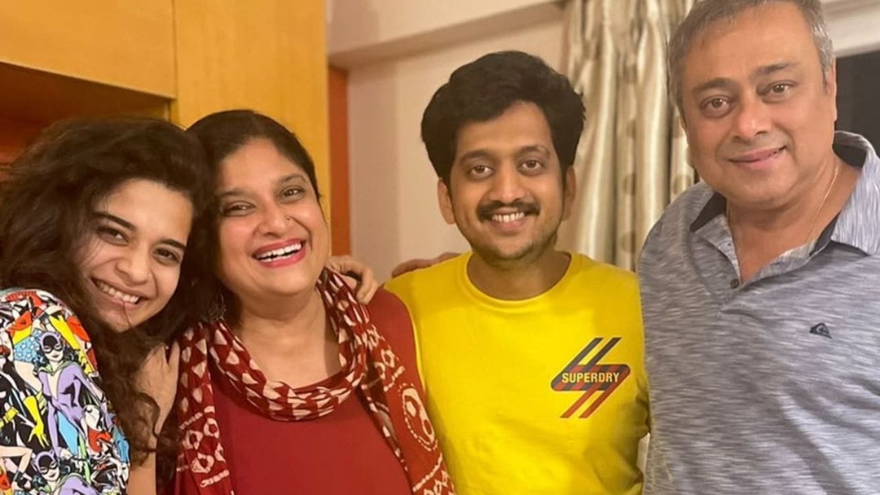  તેની બહેને ન્યુરોસાયન્સમાં પીએચડી કરી છે અને તે લોસ એન્જલસમાં રહે છે. અભિનેત્રી પહેલી વાર સાતમા ધોરણમાં આંતર-શાળા નાટક સ્પર્ધામાં અભિનય કર્યો હતો.