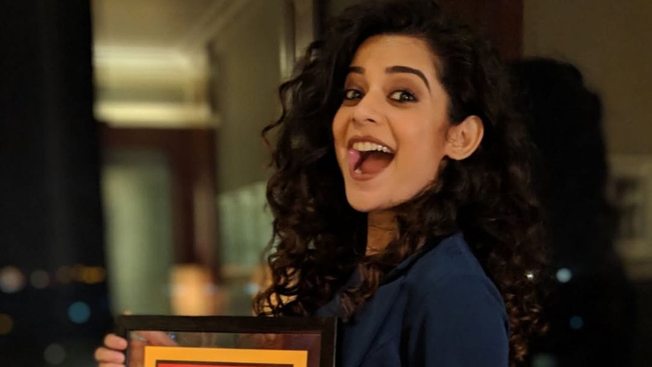  2013માં સ્નાતક થયા પછી, પાલકરે ક્વાસર થિયેટર પ્રોડક્શન્સ (QTP) ના ક્વાસર પદમસીને પોતાનું પહેલું ઓડિશન આપ્યું. ઓડિશનમાં તેને ભૂમિકા મળી ન હતી, પરંતુ ક્વાસારે તેણીને તેમના થિયેટર ફેસ્ટિવલ, થેસ્પોનું સંચાલન કરવા માટે બેકસ્ટેજ પર કામ આપ્યું. 