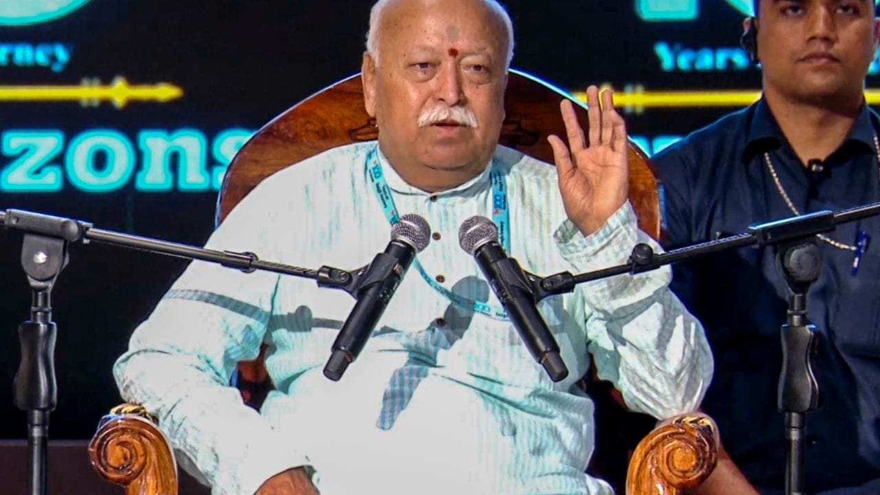  2017માં નાગપુરમાં રાજ્ય સંચાલિત પ્રાણી અને મત્સ્ય વિજ્ઞાન યુનિવર્સિટીએ મોહન ભાગવતને માનદ ડોક્ટર ઓફ સાયન્સની ડિગ્રી આપી હતી,