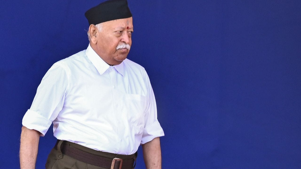 1999માં ભાગવતને દેશમાં RSS પ્રચારકો (પ્રચારકો) ના વડા તરીકે નિયુક્ત કરવામાં આવ્યા. 2000માં, એસ. સુદર્શનને RSSના વડા તરીકે નિયુક્ત કરવામાં આવ્યા હતા, 