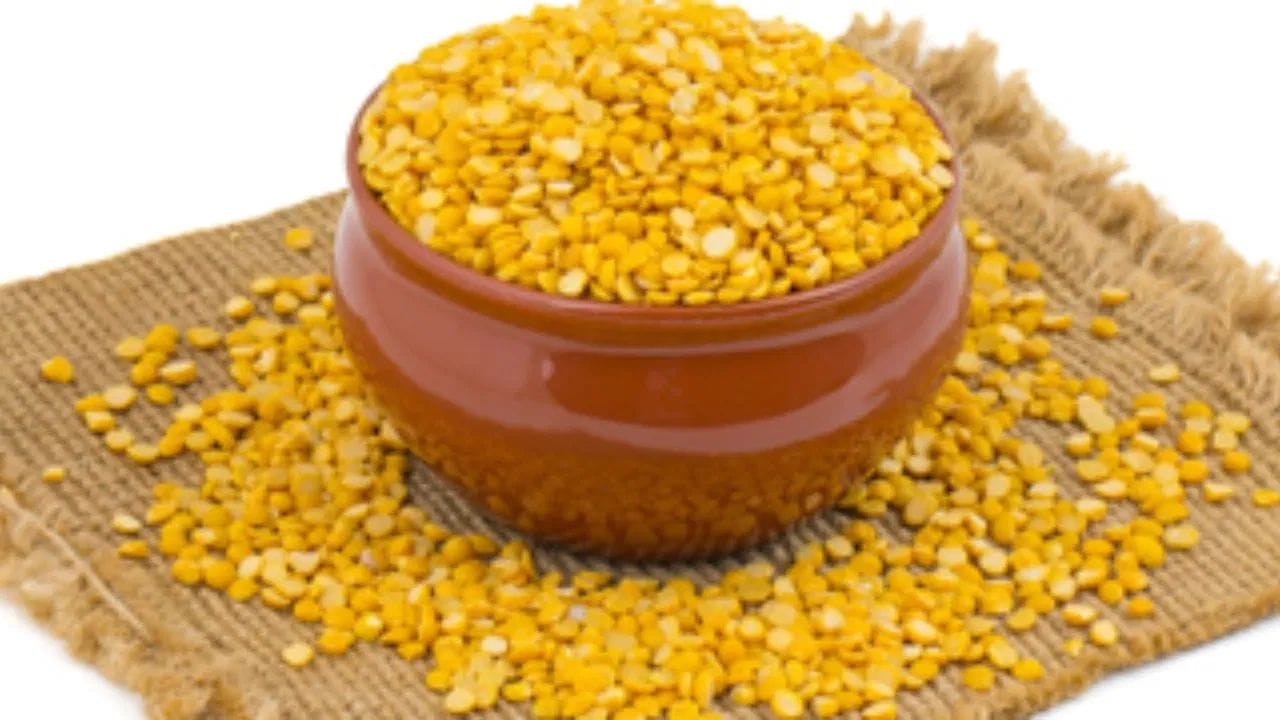 તુવેર દાળ: તુવેરની દાળ લોકોને ખૂબ જ પ્રિય છે. તે પેટને ભારે બનાવે છે. તેને 2 થી 3 કલાક પલાળી રાખવાથી પોષક તત્વોનું શોષણ સુધરે છે.