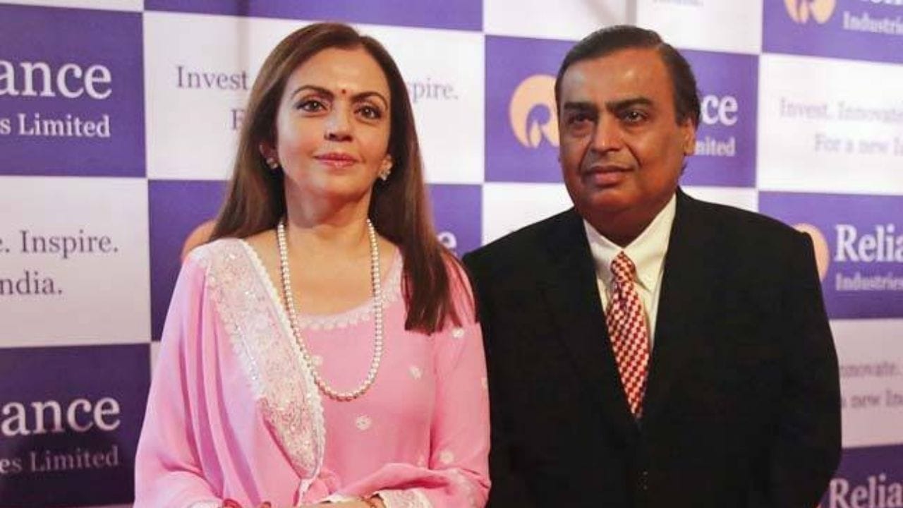 છેલ્લા થોડા વર્ષોમાં Mukesh Ambani સતત નવા ક્ષેત્રોમાં પ્રવેશ કરી રહ્યા છે. ટેલિકોમથી લઈને રિટેલ, FMCG અને નાણાકીય સેવાઓ સુધી તેઓએ પોતાના વ્યવસાયનો વ્યાપ વધાર્યો છે. હવે વીમા ક્ષેત્રમાં પ્રવેશ તેમની આગામી મોટી ચાલ તરીકે જોવામાં આવી રહી છે.