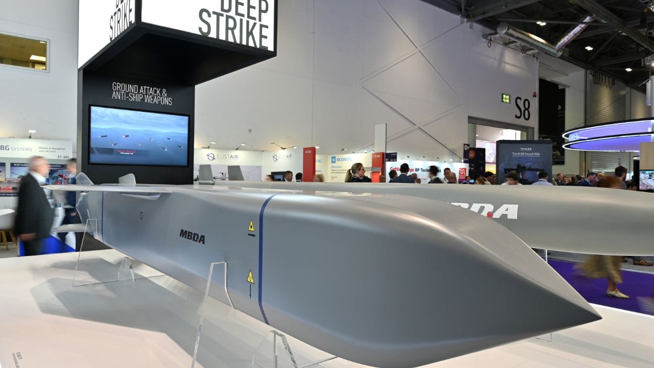 ભારત પાસે અનેક પ્રકારની મલ્ટી-બેરલ રોકેટ લોન્ચર સિસ્ટમ છે. આમાં સૌથી શક્તિશાળી સ્વદેશી 'પિનાકા' ગાઈડેડ રોકેટ પ્રણાલી છે. પિનાકાના વર્તમાન વર્ઝન 90 કિમી સુધી હુમલો કરી શકે છે અને તેના 300 કિમી રેન્જવાળા વર્ઝન પર કામ ચાલુ છે. પિનાકાની એક બેટરી માત્ર 44 સેકન્ડમાં 12 રોકેટનો વરસાદ કરી શકે છે.