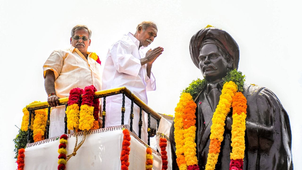 2011માં, તેમણે કોંગ્રેસ છોડી દીધી અને પોતાની પાર્ટી, એનઆર કોંગ્રેસની સ્થાપના કરી, અને 2011 થી 2016 સુધી પુડુચેરીના મુખ્યમંત્રી તરીકે સેવા આપી હતી.