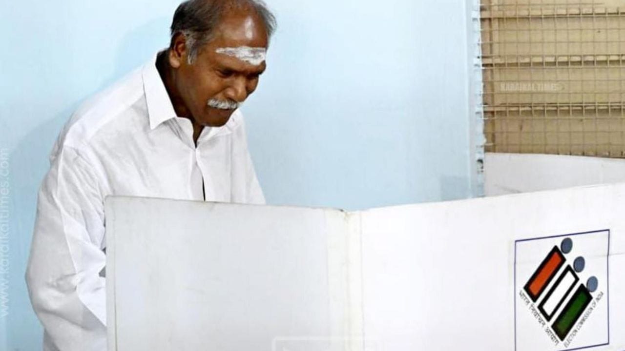 તેમનો પોતાનો પક્ષ બનાવ્યાના ત્રણ મહિનાની અંદર મુખ્યમંત્રી બનવાનો રેકોર્ડ છે.તેમના નામે ચોથી વખત પુડુચેરીના મુખ્યમંત્રી બનવાનો રેકોર્ડ પણ છે. તો આજે આપણે નદેસન કૃષ્ણાસ્વામી રંગાસ્વામીના પરિવાર અને પર્સનલ લાઈફ વિશે જાણીએ.