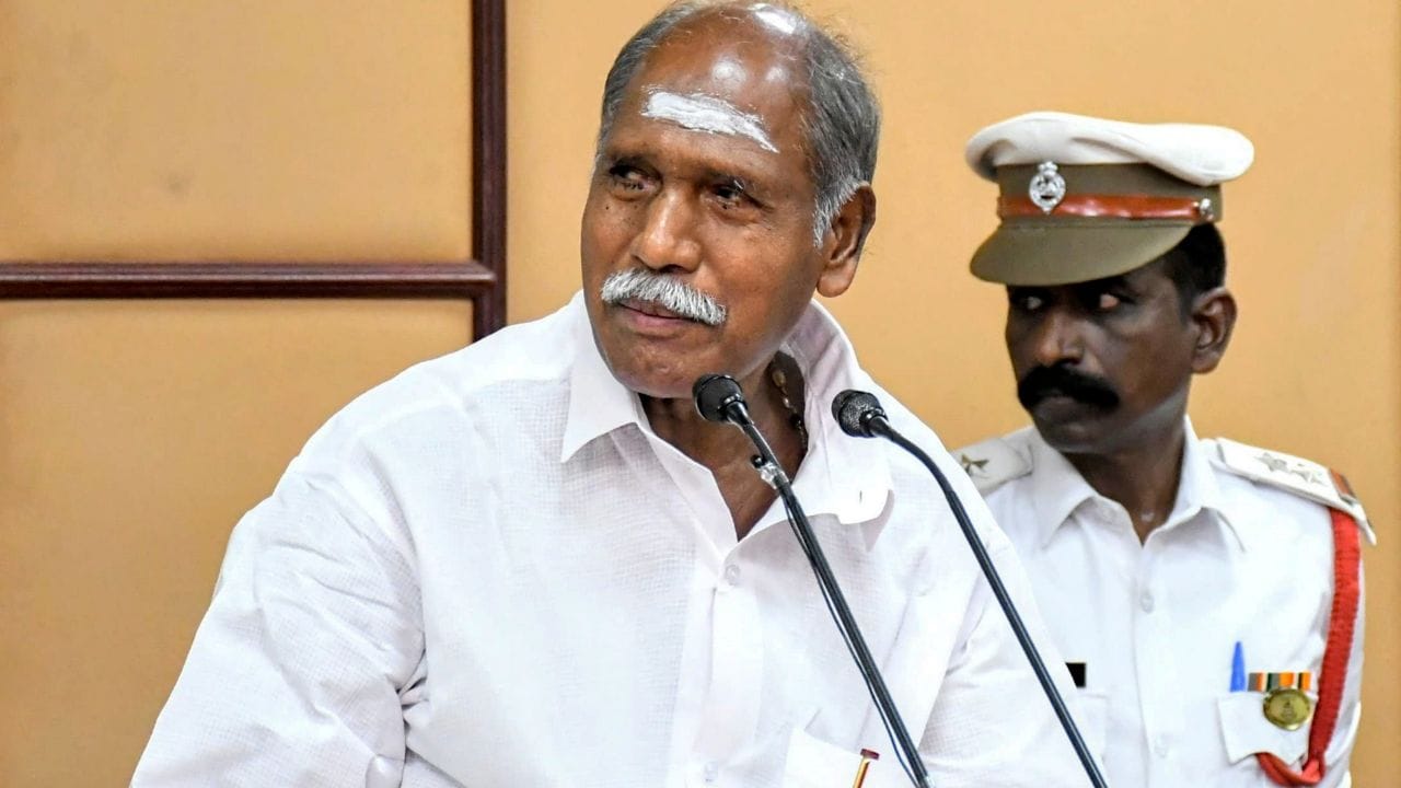 "જુનિયર કામરાજ" તરીકે ઓળખાતા, તેઓ શિક્ષણ, ગરીબી નિવારણ અને જાહેર કલ્યાણ પર ધ્યાન કેન્દ્રિત કરે છે. રંગાસામી 2001-2008 (કોંગ્રેસ) અને 2011-2016 (AINRC) સુધી મુખ્યમંત્રી તરીકે પણ સેવા આપી ચૂક્યા છે.