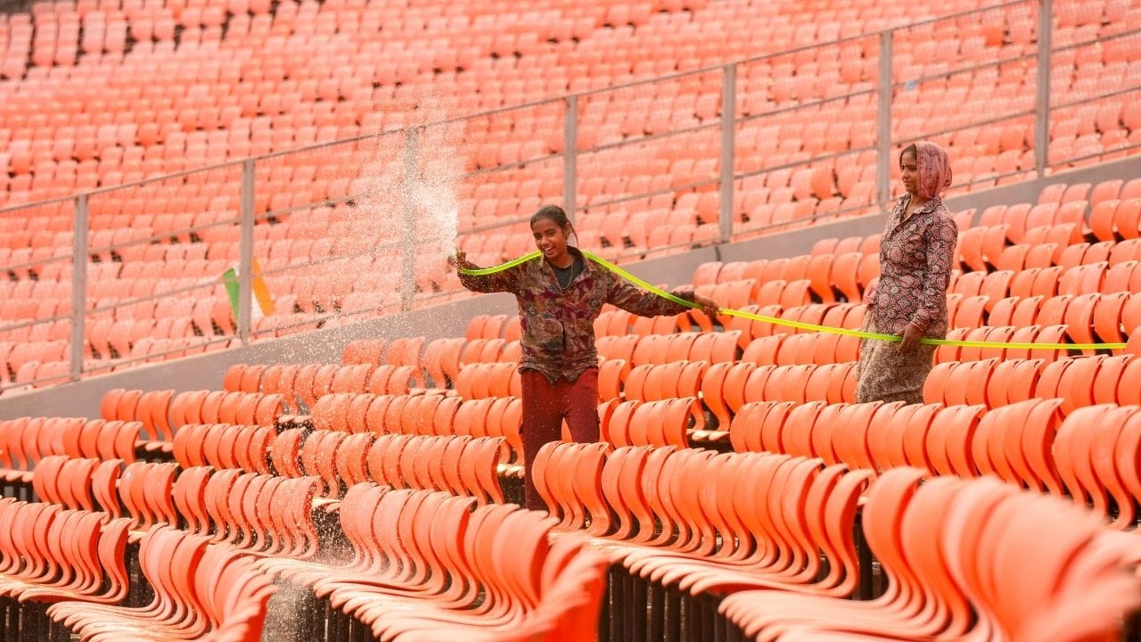 ન્યુઝીલેન્ડને બીજી વખત ટી20 વર્લ્ડકપની ફાઈનલમાં સ્થાન બનાવ્યું છએ. આ પહેલા ટીમ 2021માં ફાઈનલ રમી હતી. ન્યુઝીલેન્ડની ટી20 વર્લ્ડકપની ફાઈનલ મેચ અમદાવાદના નરેન્દ્ર મોદી ક્રિકેટ સ્ટેડિયમમાં રમાશે. તો આજે આપણે આ સ્ટેડિયમ વિશે કેટલીક રસપ્રદ વાતો જાણીએ.