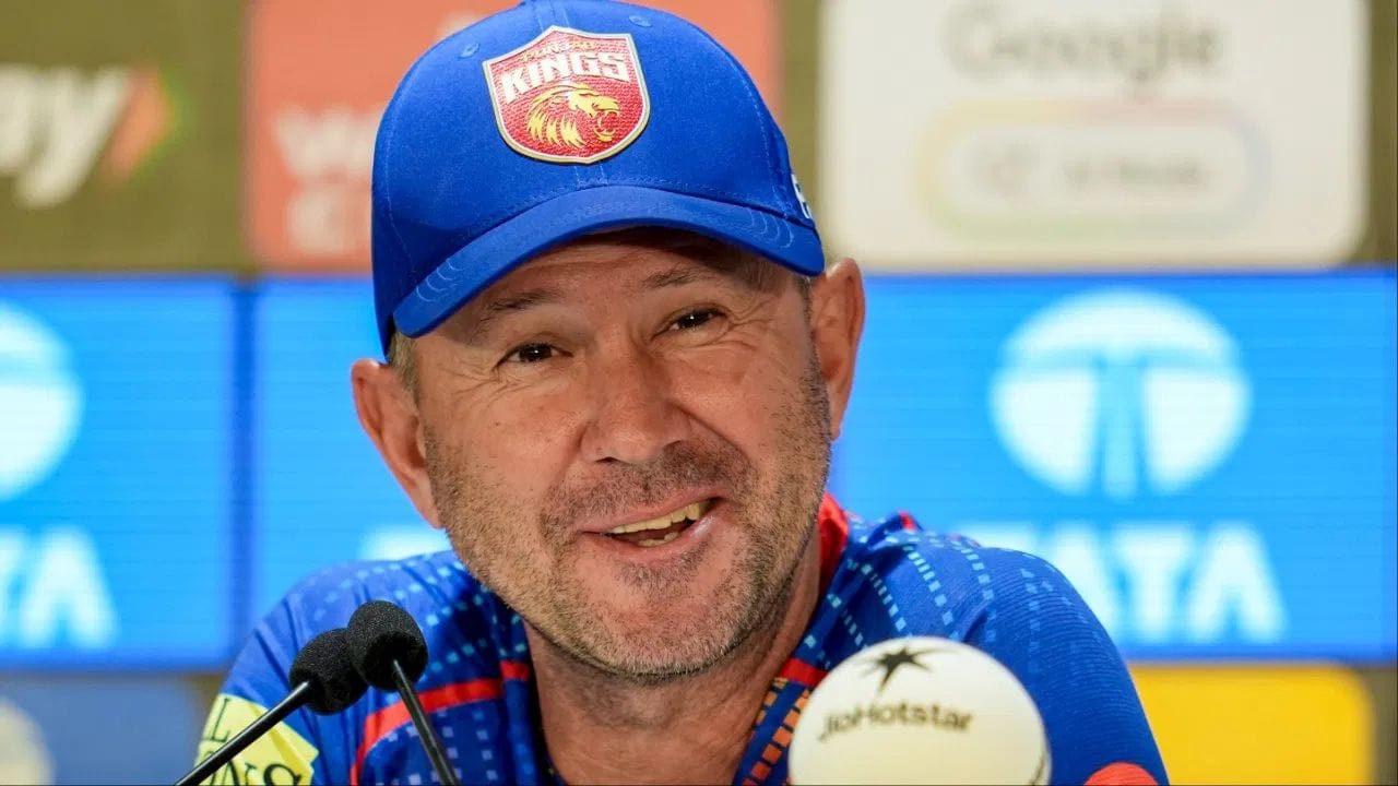 મુલ્લાનપુરની નંબર 4 પિચ પર છેલ્લી મેચ ગયા IPL સિઝનમાં પંજાબ અને ચેન્નાઈ વચ્ચે રમાઈ હતી. તે મેચમાં કુલ 420 રન બન્યા હતા, જેમાં 24 છગ્ગાનો સમાવેશ થાય છે. આ હાઈ-સ્કોરિંગ પિચ છે. આ જ કારણ છે કે પંજાબનો કોચ રિકી પોન્ટિંગ વધુ એક હાઈ-સ્કોરિંગ મેચની અપેક્ષા રાખી રહ્યો છે.