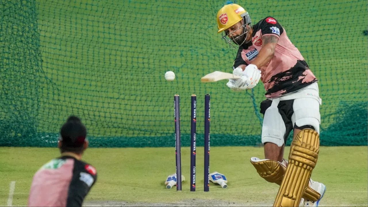 મુલ્લાનપુરમાં પંજાબ કિંગ્સના કેપ્ટન શ્રેયસ અય્યરનો રેકોર્ડ સારો રહ્યો નથી. તેણે અહીં રમાયેલી પાંચ મેચમાં ફક્ત 27 રન બનાવ્યા છે. અહીં તેનો શ્રેષ્ઠ સ્કોર 10 છે. 