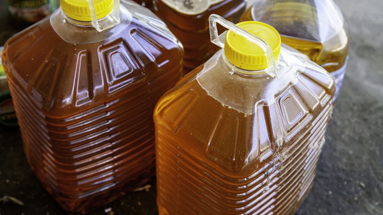 જો આ પ્રકારનો ભંગ વારંવાર થાય, તો ત્રણ મહિના સુધીની જેલ અને ₹5,000 સુધીનો દંડ થઈ શકે છે. વધુમાં, જો કોઈ વ્યક્તિ પેટ્રોલ અથવા ડીઝલનો કાળાબજાર કરતા પકડાય, તો તેના વિરુદ્ધ વધુ કડક કાર્યવાહી થઈ શકે છે અને તેને 7 વર્ષ સુધીની જેલ પણ થઈ શકે છે.