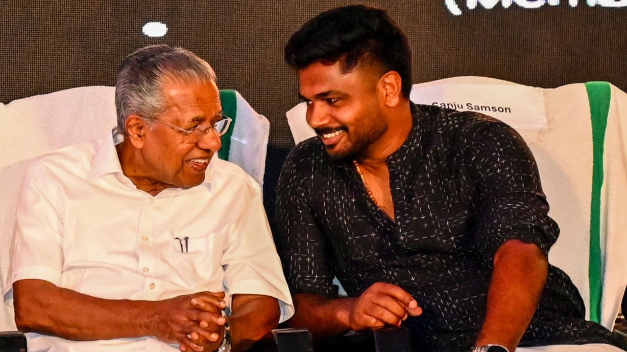 સીપીઆઈ(એમ) કેરળની 140માંથી 86 સીટ પર ચૂંટણી લડશે. પાર્ટીએ પોતાના 56 વર્તમાન ધારાસભ્યોને ફરીથી ઉમેદવાર બનાવ્યા છે. મુખ્યમંત્રી પિનરાઈ વિજયન કન્નુર જિલ્લાની ધર્મદામ બેઠક પરથી ચૂંટણી લડશે. કેરળમાં 9 એપ્રિલે મતદાન છે.વિજયન ત્રીજી વખત મુખ્યમંત્રી પદ માટે ચૂંટણી લડી રહ્યા છે.