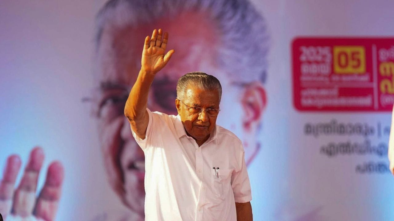  તેમની પત્ની પાસે 9.6 મિલિયન રૂપિયાની સંપત્તિ છે. તેમની સામે કુલ છ કેસ પેન્ડિંગ છે.