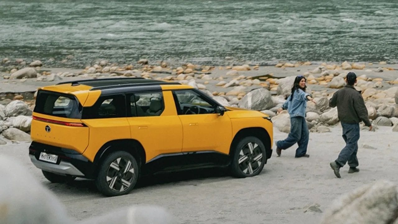 Tata Sierra Price: ટાટા મોટર્સની આ SUVની કિંમત ₹11.49 લાખ (એક્સ-શોરૂમ) થી શરૂ થાય છે. Car Wale અનુસાર, Tata Sierra 15.5 થી 17 કિમી સુધીની માઇલેજ આપે છે. (ફોટો: ટાટા મોટર્સ)