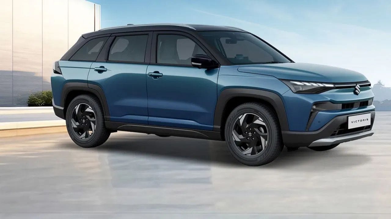 Maruti Suzuki Victoris Price: આ નવી  Maruti SUVની કિંમત ₹10.49 લાખ  (એક્સ-શોરૂમ) થી શરૂ થાય છે. Cardekho અનુસાર, આ કાર પ્રતિ લિટર 21.18 થી 28.65 કિલોમીટરની માઇલેજ આપે છે. (ફોટો: મારુતિ સુઝુકી)