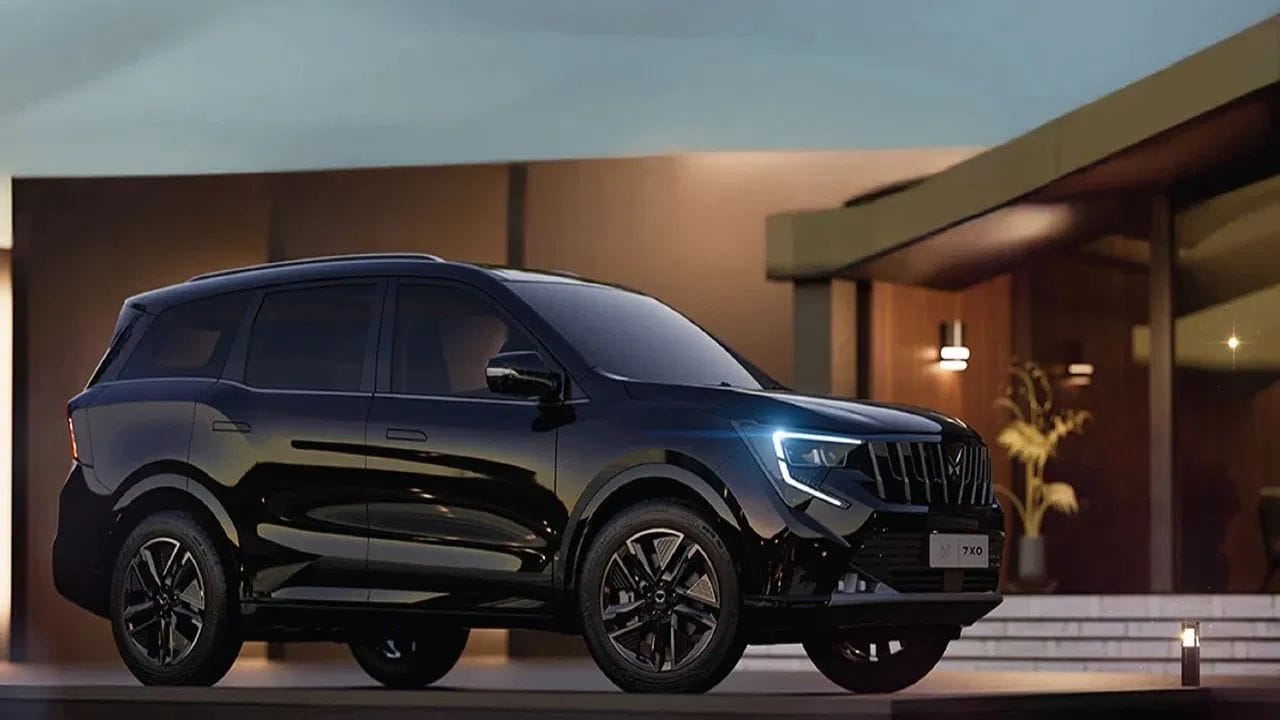 Mahindra XUV 7XO  Price: આ લોકપ્રિય મહિન્દ્રા SUV ની કિંમત ₹13.66 લાખ (એક્સ-શોરૂમ) થી શરૂ થાય છે. CarDekho અનુસાર, આ વાહન પ્રતિ લિટર 15 થી 17 કિલોમીટરની માઇલેજ આપે છે. (ફોટો: મહિન્દ્રા)