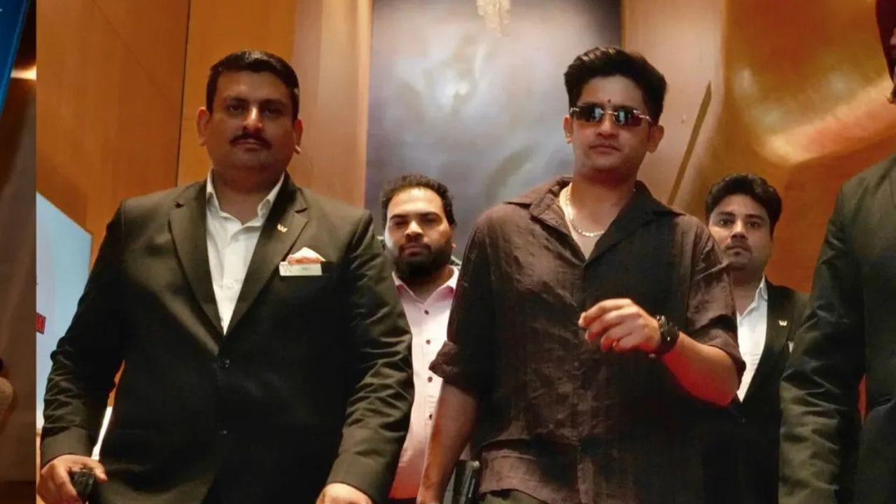  પ્રિયાંશ આર્યએ એક વાર કહ્યું હતું કે ,જો તે ક્રિકેટર ન બન્યો હોત, તો તે તેના માતાપિતાની જેમ શિક્ષક હોત. 