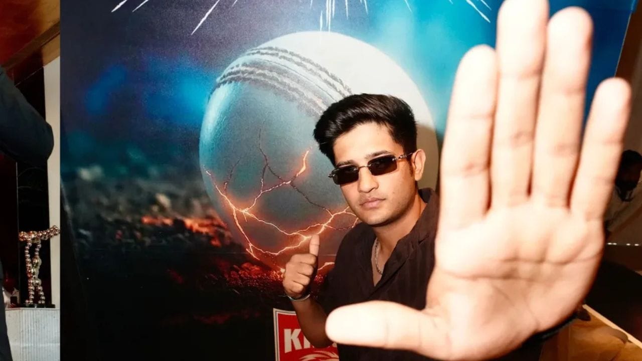 કહેવાય છે કે, જિંદગી તમને એક તક આપે છે. આ તકનો લાભ ઉઠાવનાર ક્રિકેટર પ્રિયાંશ આર્યના પરિવાર અને તેની પર્સનલ લાઈફ વિશે આજે આપણે વાત કરીએ.