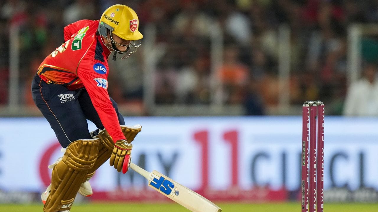 પૂર્વ દિલ્હી સ્ટ્રાઈકર્સ સામે 32 બોલમાં 53, ઓલ્ડ દિલ્હી 6 સામે 55 બોલમાં 107 અને સેન્ટ્રલ દિલ્હી સામે 42 બોલમાં 88 રન બનાવ્યા હતા.આર્યની ટીમ, સાઉથ, એ નોર્થ દિલ્હી સ્ટ્રાઈકર્સ સામે 20 ઓવરમાં 308/5 રન બનાવ્યા હતા. આર્યએ 50 બોલમાં 120 રનનું યોગદાન આપ્યું હતું, જેમાં એક જ ઓવરમાં છ છગ્ગાનો સમાવેશ થાય છે.