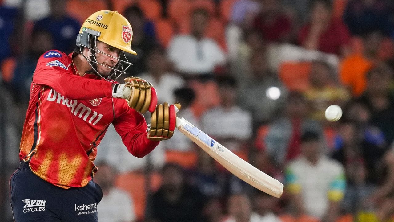  પ્રિયાંશ આર્યએ 7 વર્ષની ઉંમરે ક્રિકેટ રમવાનું શરૂ કર્યું હતું. તેણે સંજય ભારદ્વાજના કોચિંગ હેઠળ ક્રિકેટ શીખ્યો હતો.