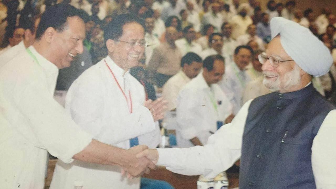 આસામના કોંગ્રેસના લોકસભા સાંસદ પ્રદ્યુત બોરદોલોઈએ પોતાના પદ પરથી રાજીનામું આપી દીધું હતુ અને કહ્યું કે આ નિર્ણય તેમના માટે ખૂબ જ મુશ્કેલ હતો કારણ કે તેમને પાર્ટીમાં અનેક મુદ્દાઓ પર સતત અપમાનનો સામનો કરવો પડી રહ્યો હતો.