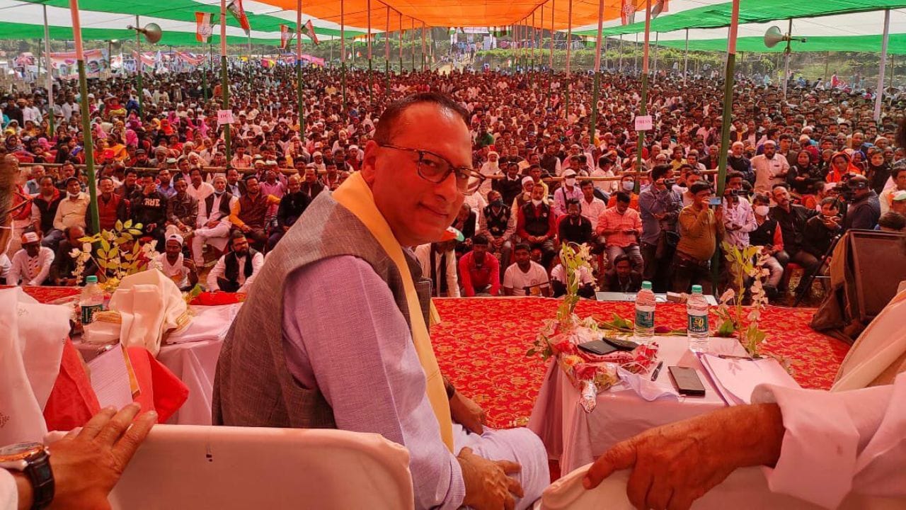 તેઓ અગાઉ 1998 થી 2016 સુધી માર્ગેરિટાનું પ્રતિનિધિત્વ કરતા આસામ વિધાનસભાના ચાર ટર્મના સભ્ય હતા અને 2001 થી 2015 સુધી આસામ સરકારમાં મંત્રી હતા.  બોરદોલોઈ અગાઉ 2026 સુધી ભારતીય રાષ્ટ્રીય કોંગ્રેસના સભ્ય હતા.