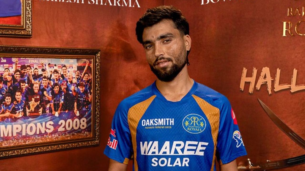 IPL 2026 ની ત્રીજી મેચમાં, રાજસ્થાન રોયલ્સે ટોસ જીતીને ચેન્નાઈ સુપર કિંગ્સ સામે પ્રથમ ફિલ્ડિંગ કરવાનો નિર્ણય લીધો. આ મેચમાં ત્રણ ખેલાડીઓને ડેબ્યૂ આપવામાં આવ્યું હતું. રાજસ્થાન રોયલ્સે રવિ બિશ્નોઈ અને બ્રિજેશ શર્માને ડેબ્યૂ કરાવ્યું હતું.