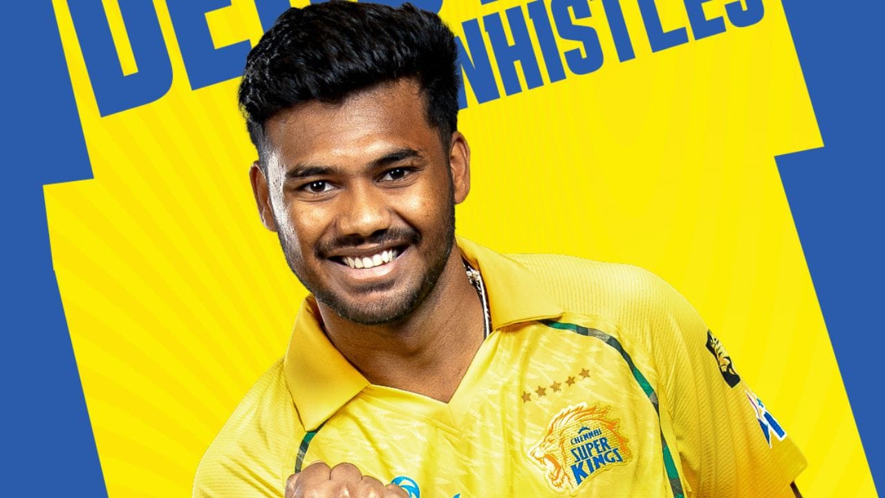 ચેન્નાઈ સુપર કિંગ્સે કાર્તિક શર્માને ડેબ્યૂ કરાવ્યું હતું. આશ્ચર્યજનક રીતે, ચેન્નાઈએ ઓલરાઉન્ડર પ્રશાંત વીરને તક આપી ન હતી. જોકે, વિકેટકીપર કાર્તિક શર્માને ટીમમાં સામેલ કરવામાં આવ્યો છે. ચેન્નાઈએ આ બંને ખેલાડીઓને ₹14.20 કરોડની ભારે કિંમતે ખરીદ્યા હતા.