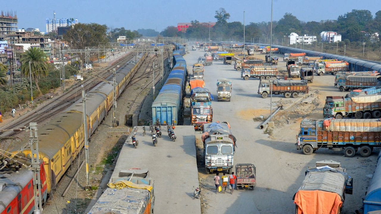 તે શા માટે ઇન્સ્ટોલ કરવામાં આવે છે, જ્યારે કોઈ માલગાડીને સ્ટેશન અથવા લૂપ લાઇન પર લાંબા સમય સુધી રોકવી પડે છે, ત્યારે લોકો પાઇલટ અથવા ગાર્ડ તેનો ઉપયોગ ટ્રેનને સુરક્ષિત કરવા માટે કરે છે જેથી વેગન પલટી ન જાય અને અકસ્માત ન થાય.