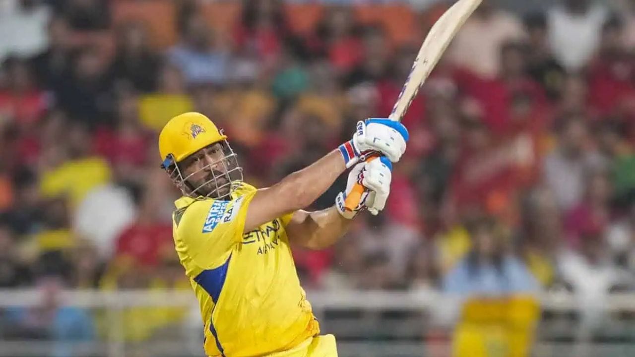 માર્કેટ કેપ: CSKનું માર્કેટ વેલ્યુએશન હાલમાં ₹11,000 કરોડ અને ₹12,300 કરોડની વચ્ચે હોવાનો અંદાજ છે. રોકાણકારોનો રસ: સ્પોન્સરશિપ અને મીડિયા રાઈટ્સમાંથી વધુ આવકની અપેક્ષાઓને કારણે IPL 2026 ની શરૂઆત પહેલા ખરીદદારોમાં નોંધપાત્ર વધારો થયો છે.
