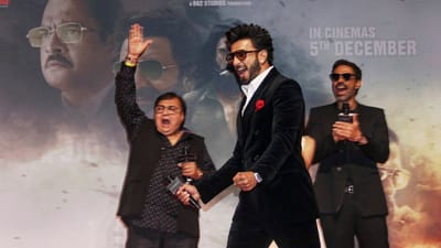 બોલિવુડની ધુરંધર ફિલ્મ બોક્સ ઓફિસ પર છપ્પરફાડ કમાણી કરી રહી છે.રાકેશ બેદી હાલમાં ફિલ્મ "ધુરંધર" માં તેમના દમદાર અભિનય માટે ચર્ચામાં છે. તેઓ નેગેટિવ ભૂમિકા ભજવે છે.  